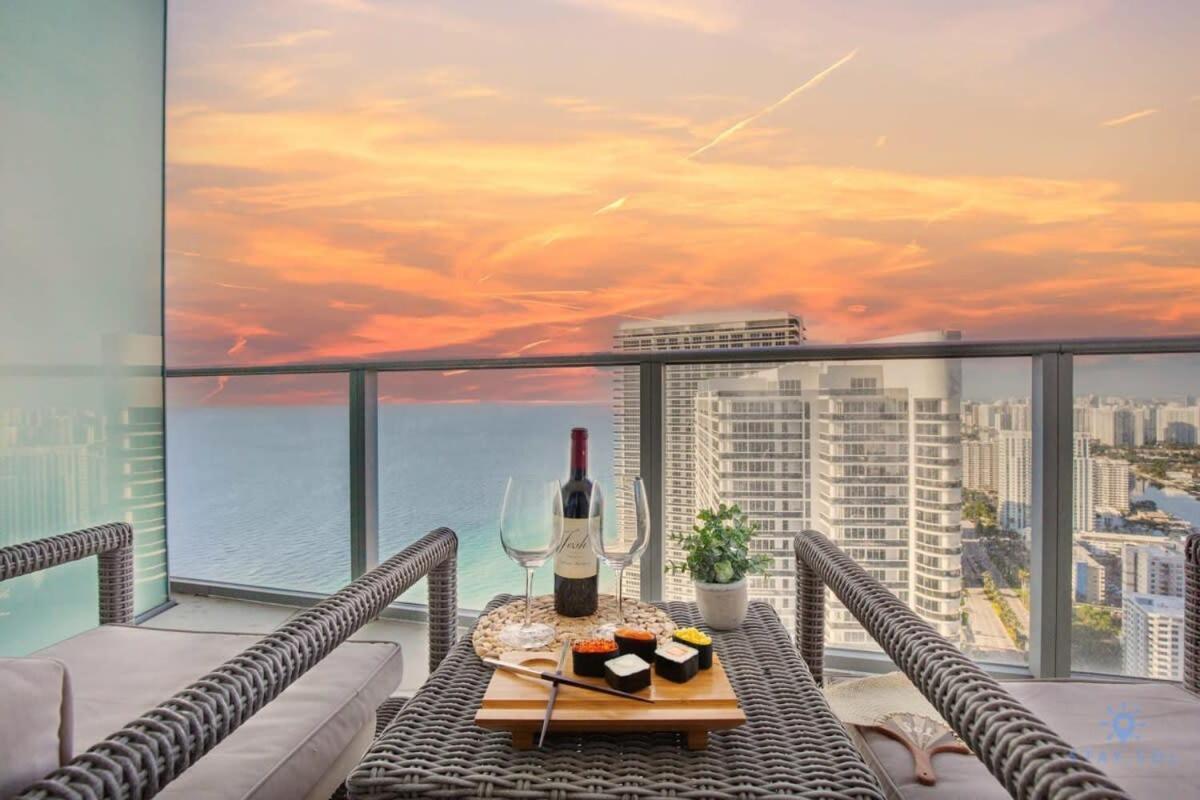 Upper Level Penthouse - Amazing Views Beach & Intracoastal Lägenhet Hollywood Exteriör bild